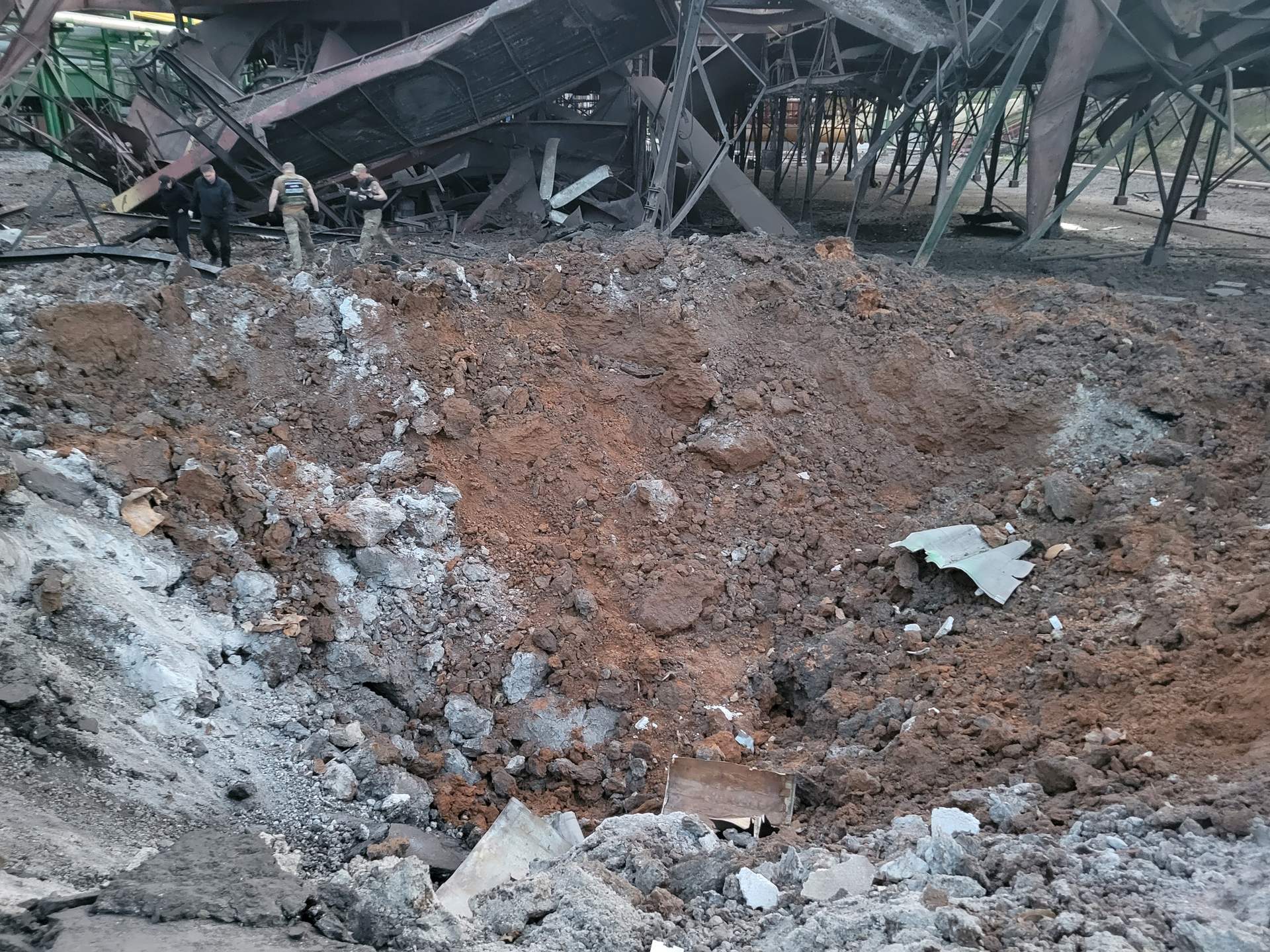 Наслідки ракетного удару по промисловому підприємству на Одещині