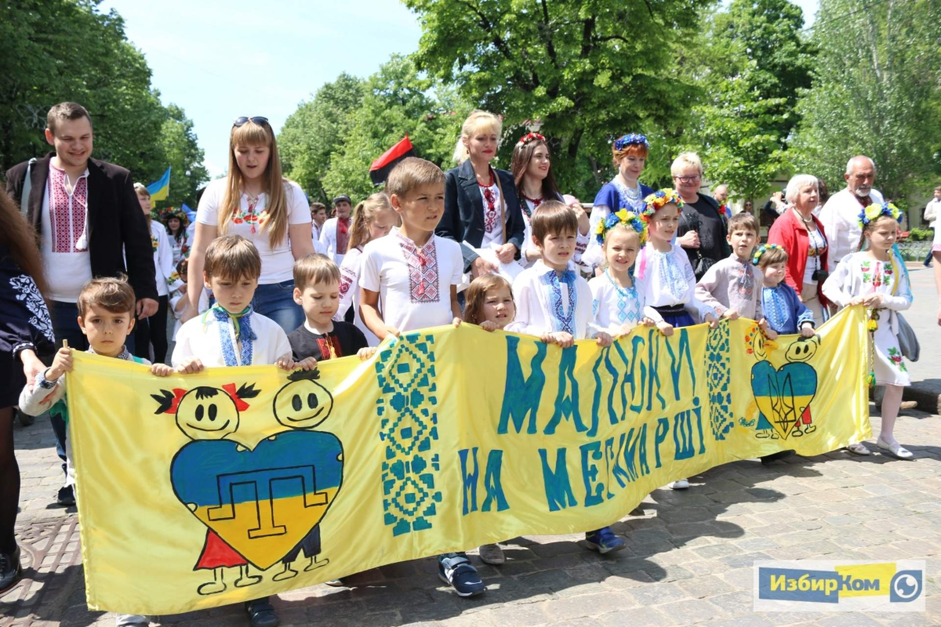 В Одессе состоялся юбилейный десятый МегаМарш в вышиванках