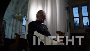 "Если мы будем молиться, то выпросим мир" - интервью с католическим епископом