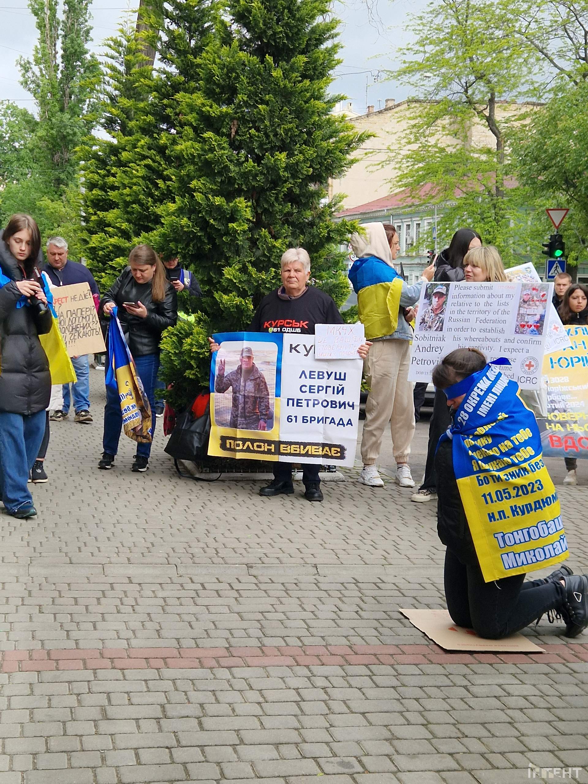 Родичі полонених в Одесі пікетували Червоний Хрест