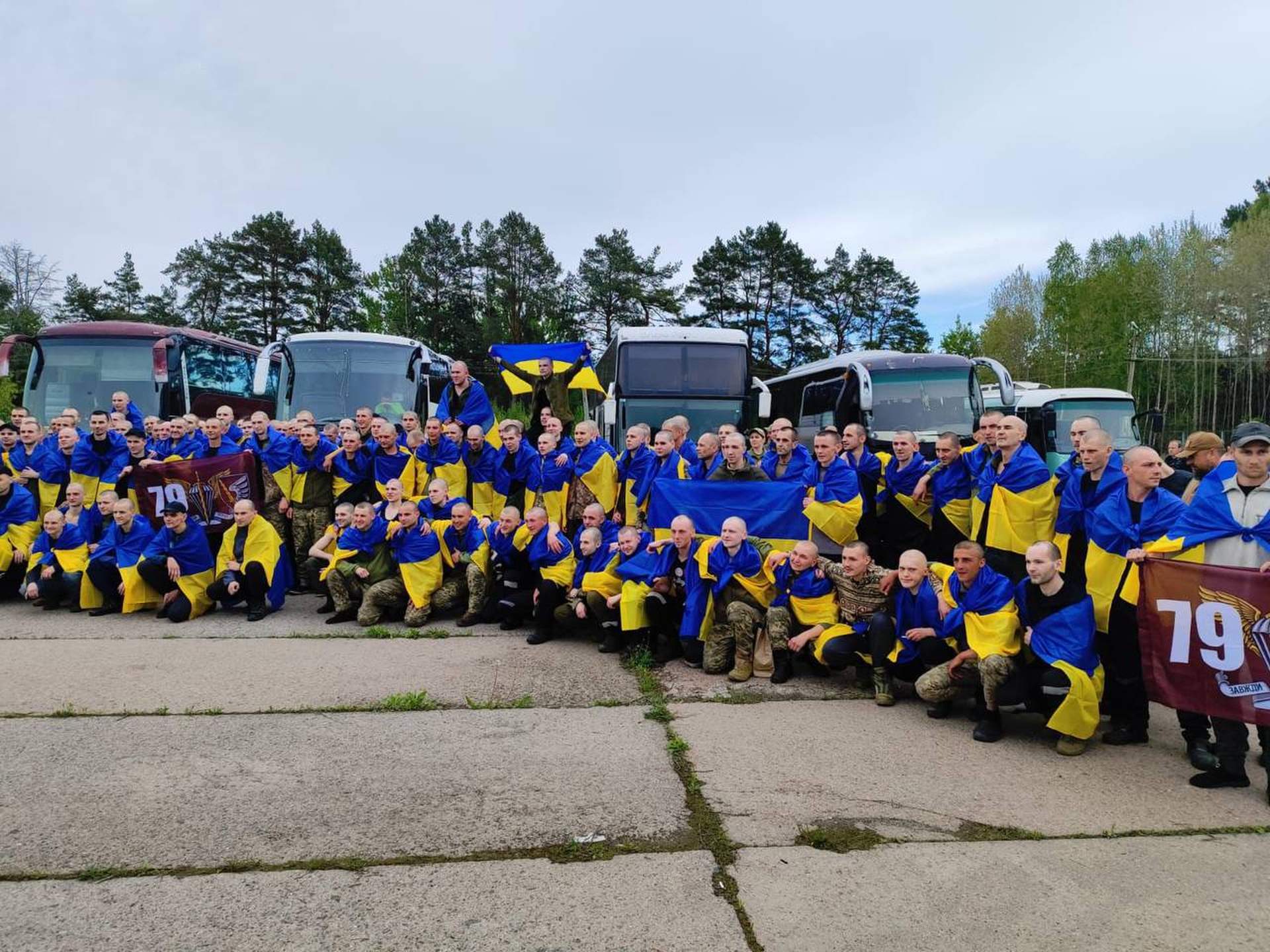 В Україну повернулися 205 військовополонених