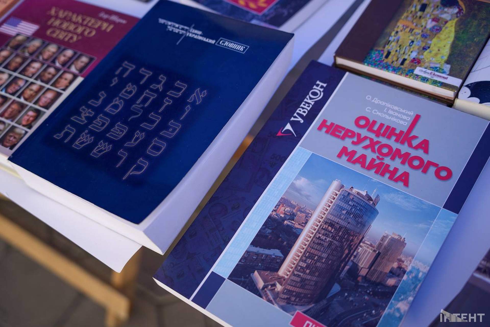 Одеська бібліотека прийняла ювілейну виставку-форум "Українська книга на Одещині"