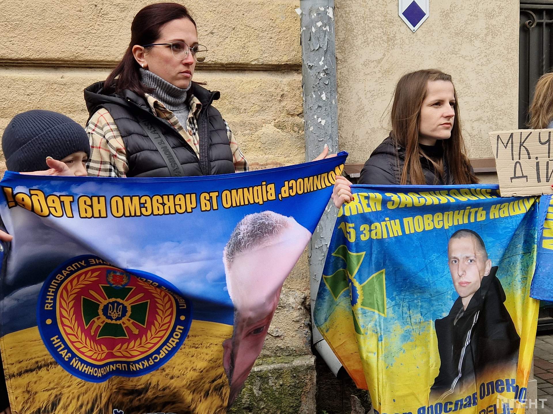 Родичі полонених в Одесі пікетували Червоний Хрест