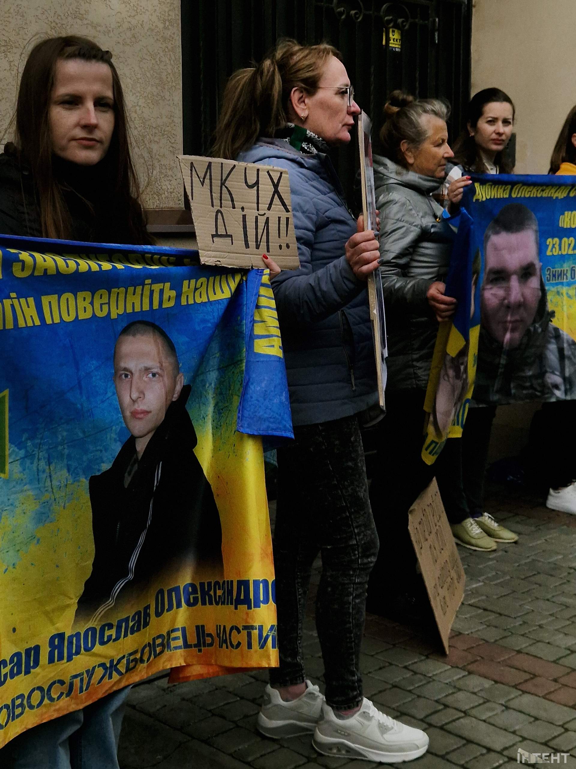 Родичі полонених в Одесі пікетували Червоний Хрест