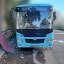 Окупанти вдарили по автобусу в центрі Херсона: є постраждалі
