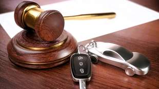 Director of Kherson housing office under occupation seized Mercedes in Mykolaiv