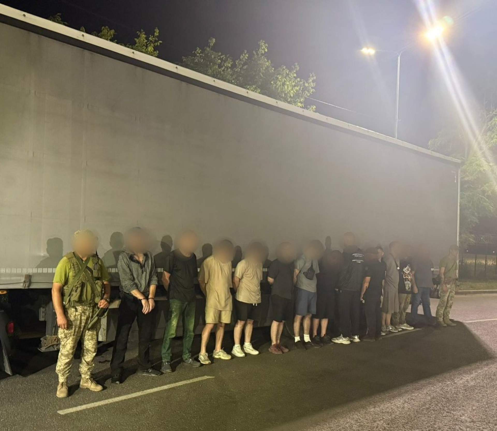 На Одещині 10 чоловіків намагалися вивезти за кордон як меблі