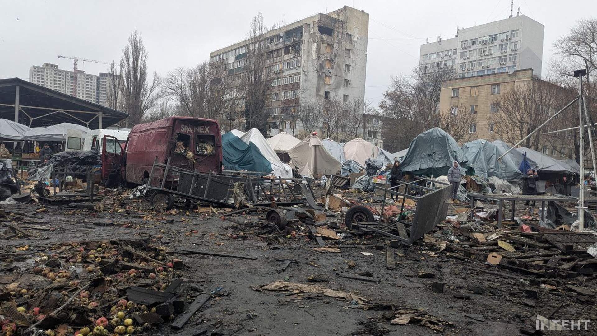 Внаслідок атаки в Одесі пошкоджено будинок, супермаркет і критичний об’єкт