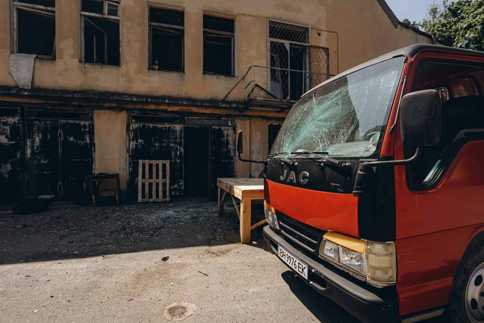 На Одеській кіностудії внаслідок російського удару були знищені декорації до фільму "Довженко"