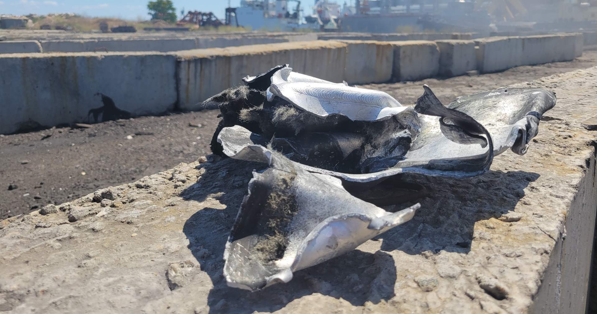 Як рятувальники долали наслідки ракетного удару по Одеському порту