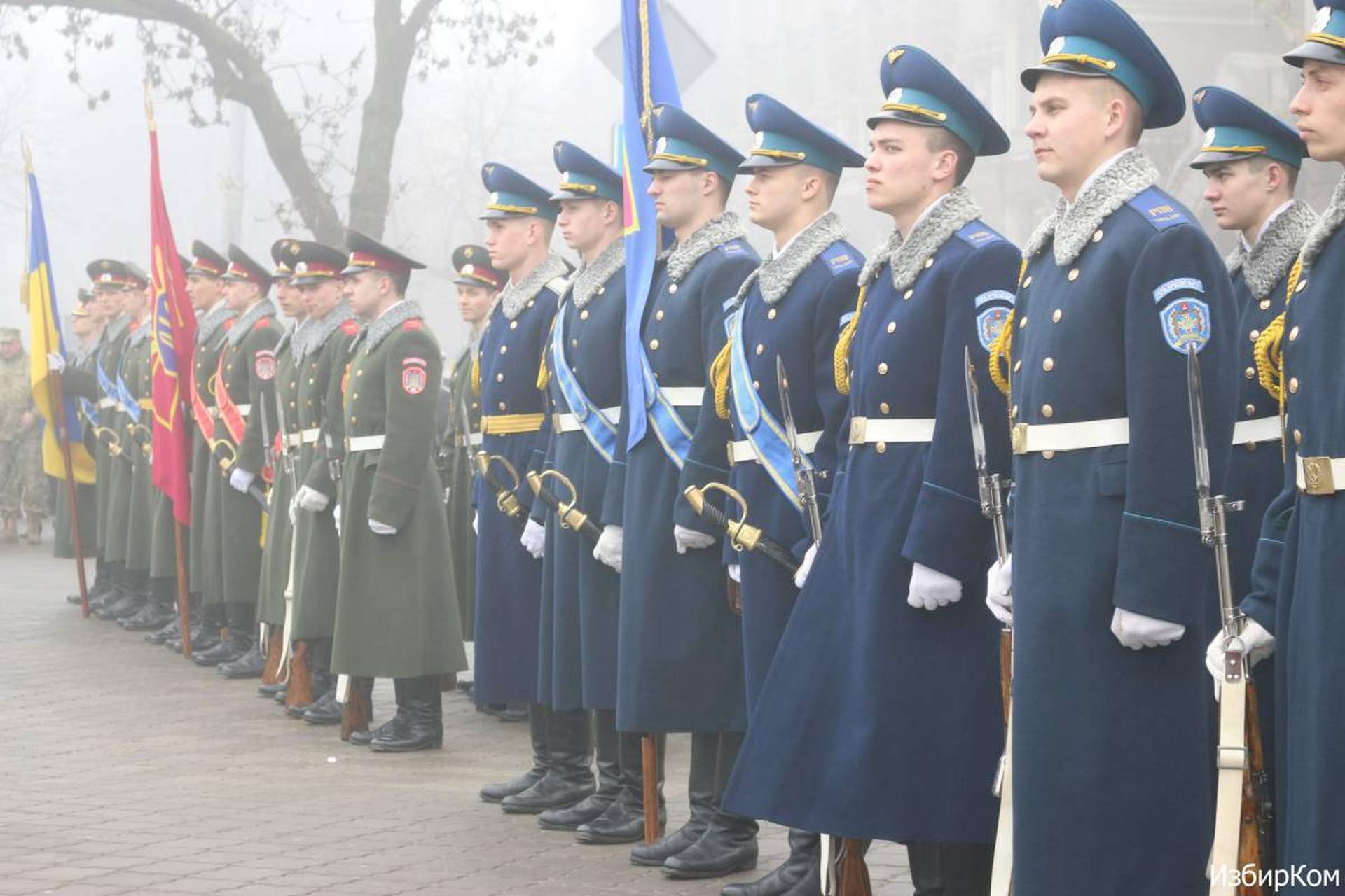 Одесситы принесли цветы к памятнику Шевченко и потребовали освободить Савченко