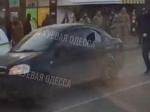 В Одесі на блокпосту розбили скло в автомобілі: ТЦК проводить перевірку