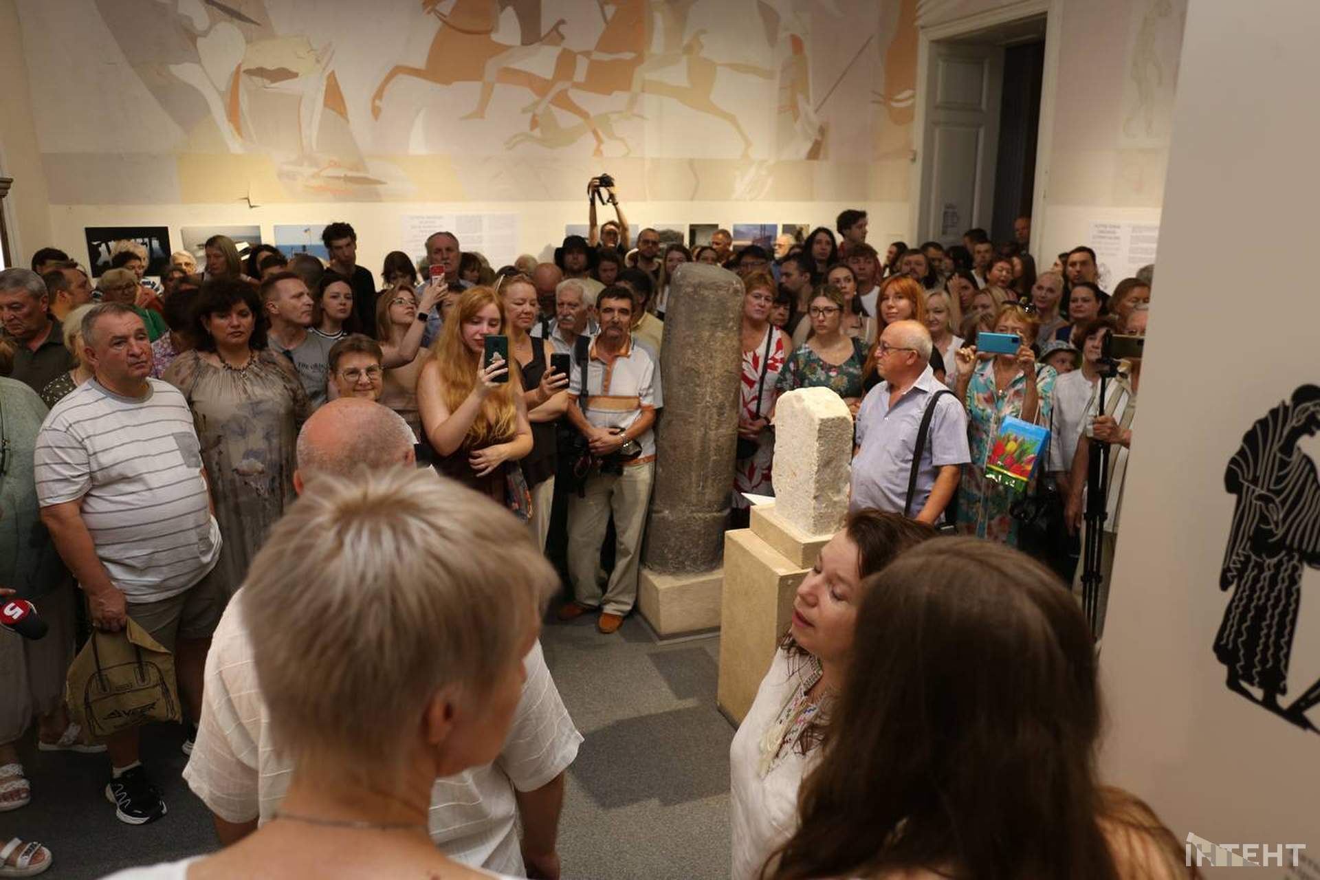 Острів Ахілла: в одеському музеї відкрилася виставка присвячена Зміїному
