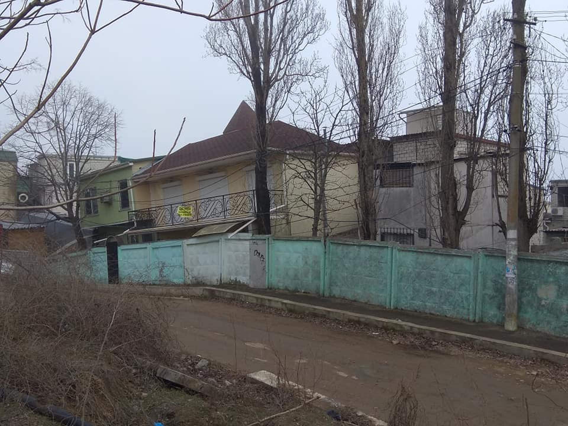 Як зараз в Чорноморську виглядають будинки на вулицях, що "сповзли" до моря