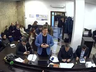 Підозрюваного у справі про 10 мільйонів доларів премії посадовця залишили на волі