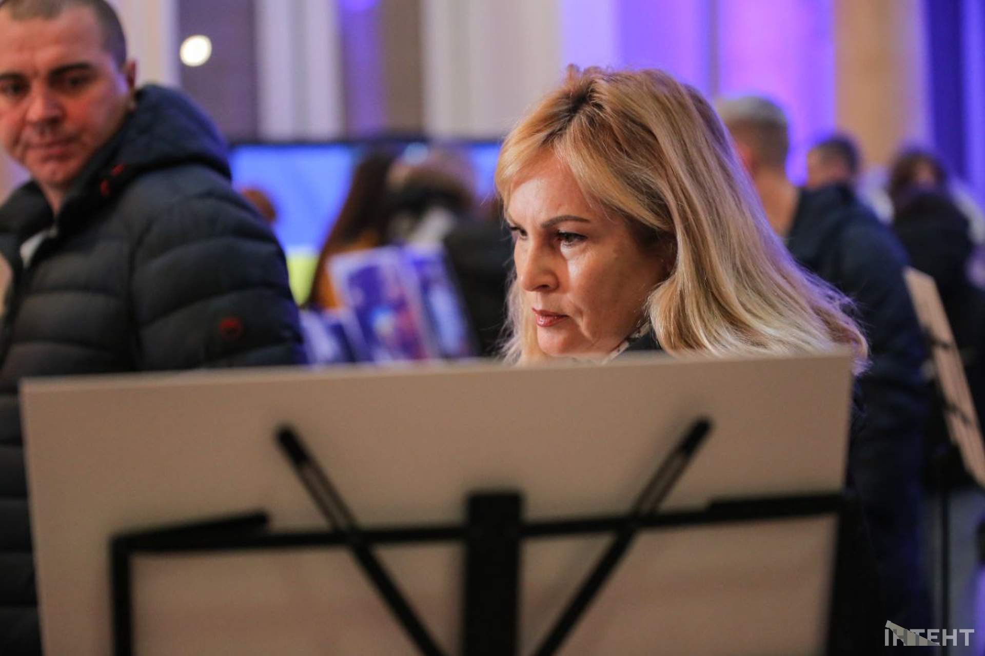В Одесі відкрилася фотовиставка, присвячена роботі волонтерів