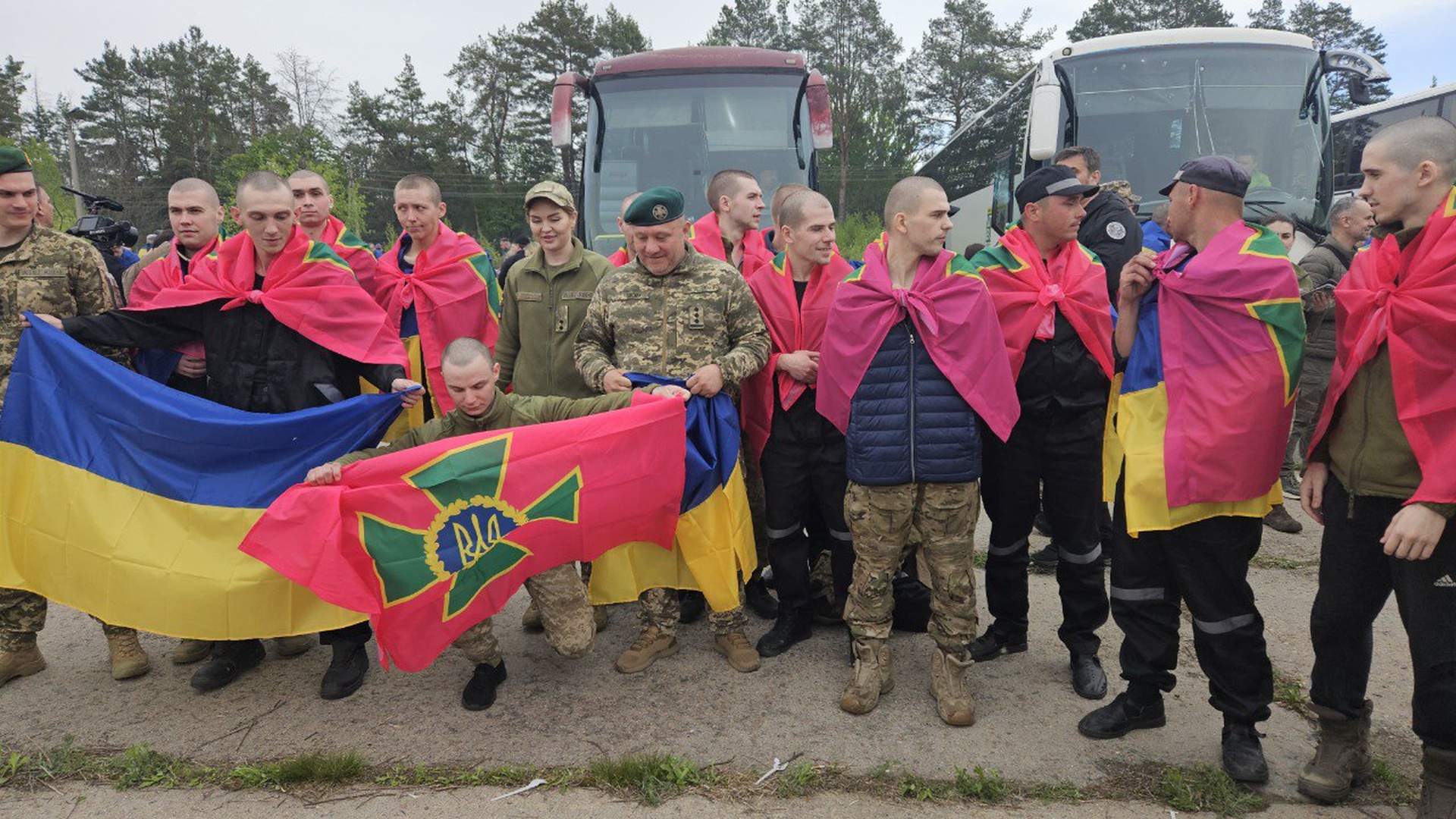 В Україну повернулися 205 військовополонених