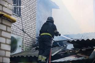 Окупанти вдарили по багатоповерхівці в Херсоні: постраждала родина