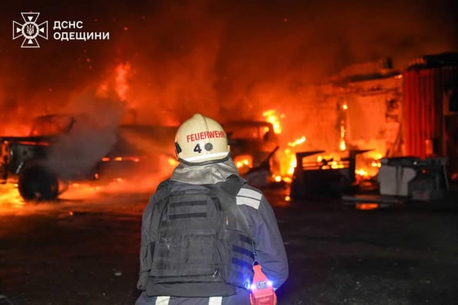 Пожежі та смерть: росіяни вночі атакували Одесу дронами