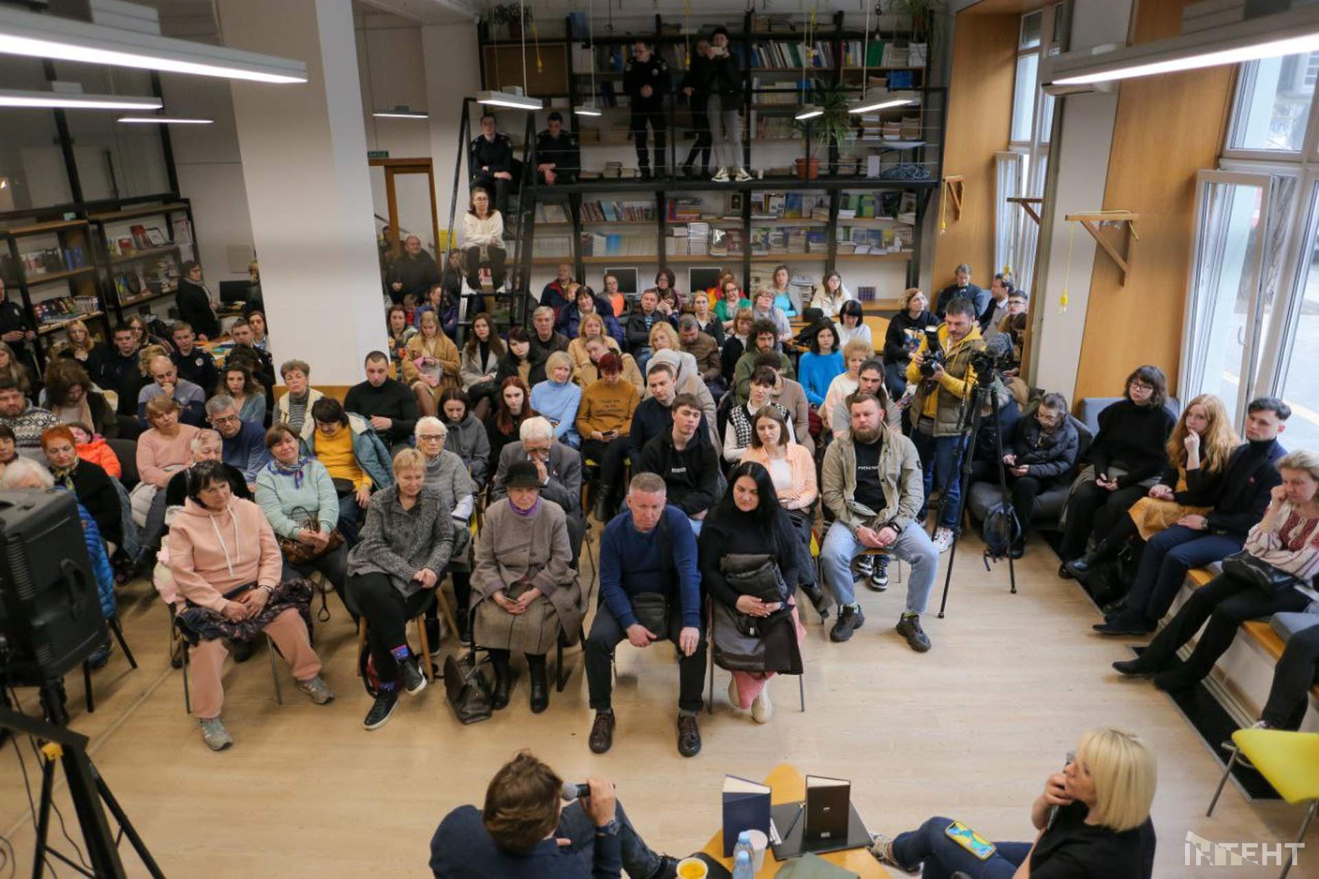 Одесити зустрілися з письменником Андрієм Любкою