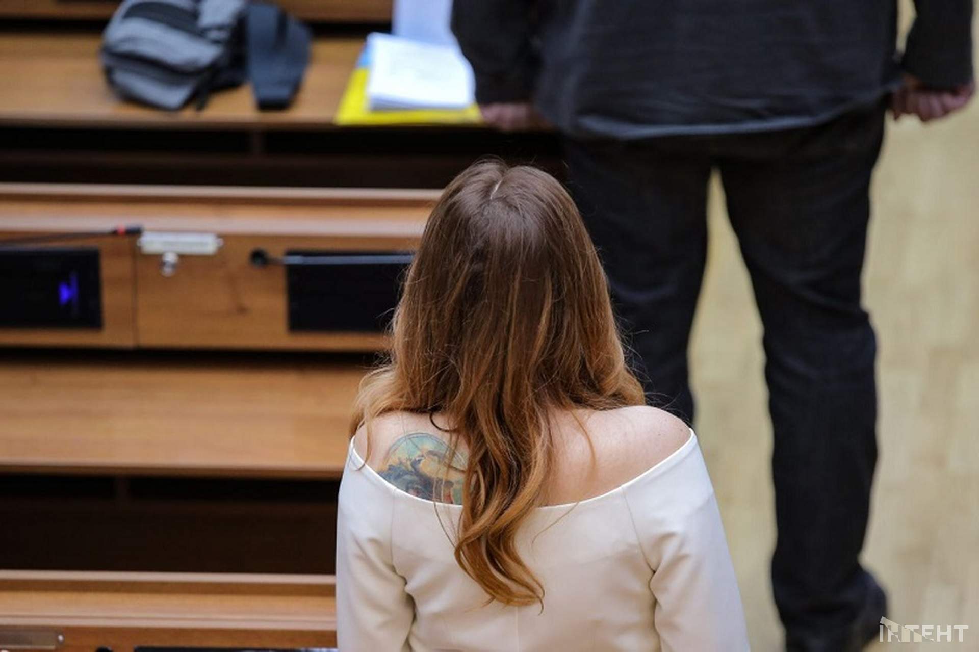 Шрапнель та невдалий перформанс: світлини з сесії Одеської облради