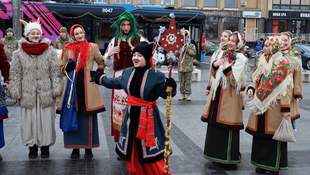 Рождество на колесах: в Николаеве отметили праздник в троллейбусе с вертепом и колядниками