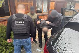 В Одесской области задержали продавца белых билетов и путевок за границу за 18 тысяч долларов