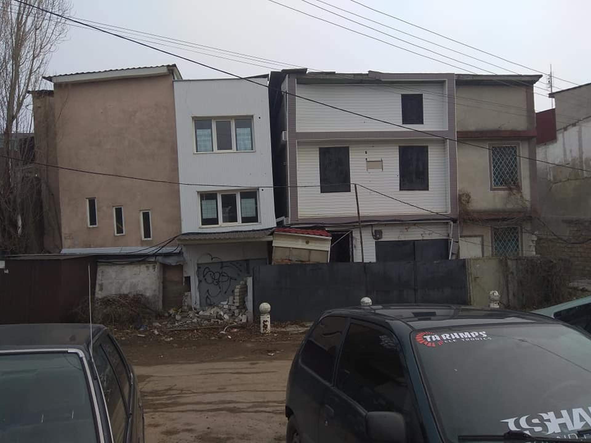 Як зараз в Чорноморську виглядають будинки на вулицях, що "сповзли" до моря