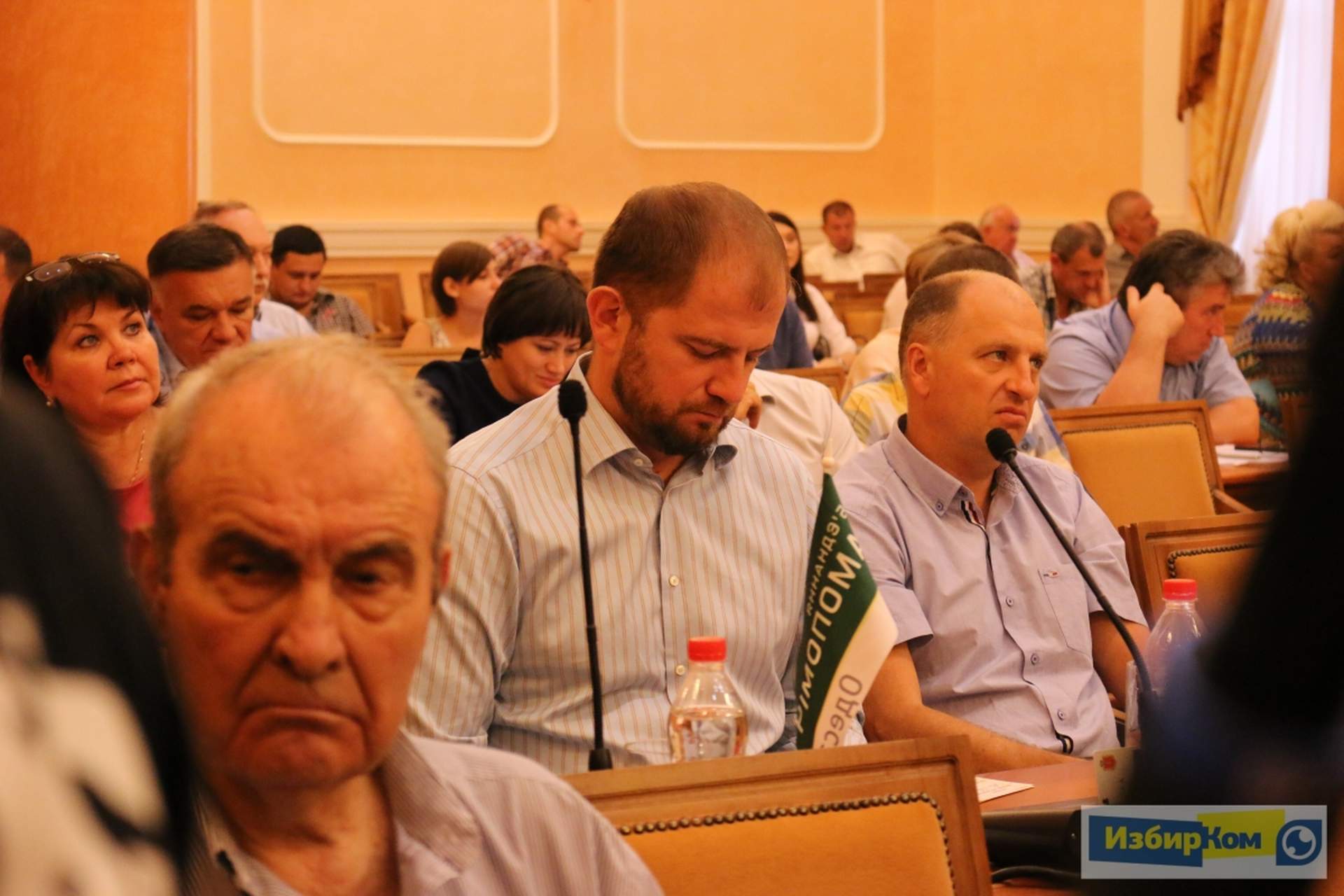 Сессия Одесского городского совета: "земельный передел" и десант нардепов