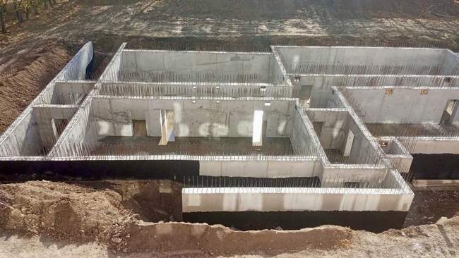 Будівництво укриття. ФОТО: Сергій Рибак