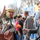 «Пасхальная реконструкция» в Одессе: плакальщицы, медвежьи шкуры и селфи с легионерами