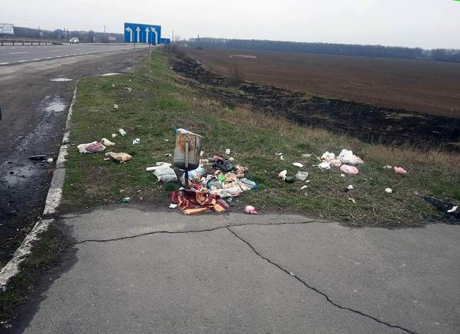 В Ізмаїльському районі активізували систематичне прибирання узбіч після візиту голови обладміністрації