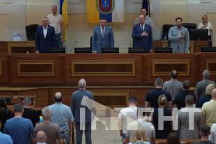 Депутатські суперечки й рокірування у світлинах Інтента