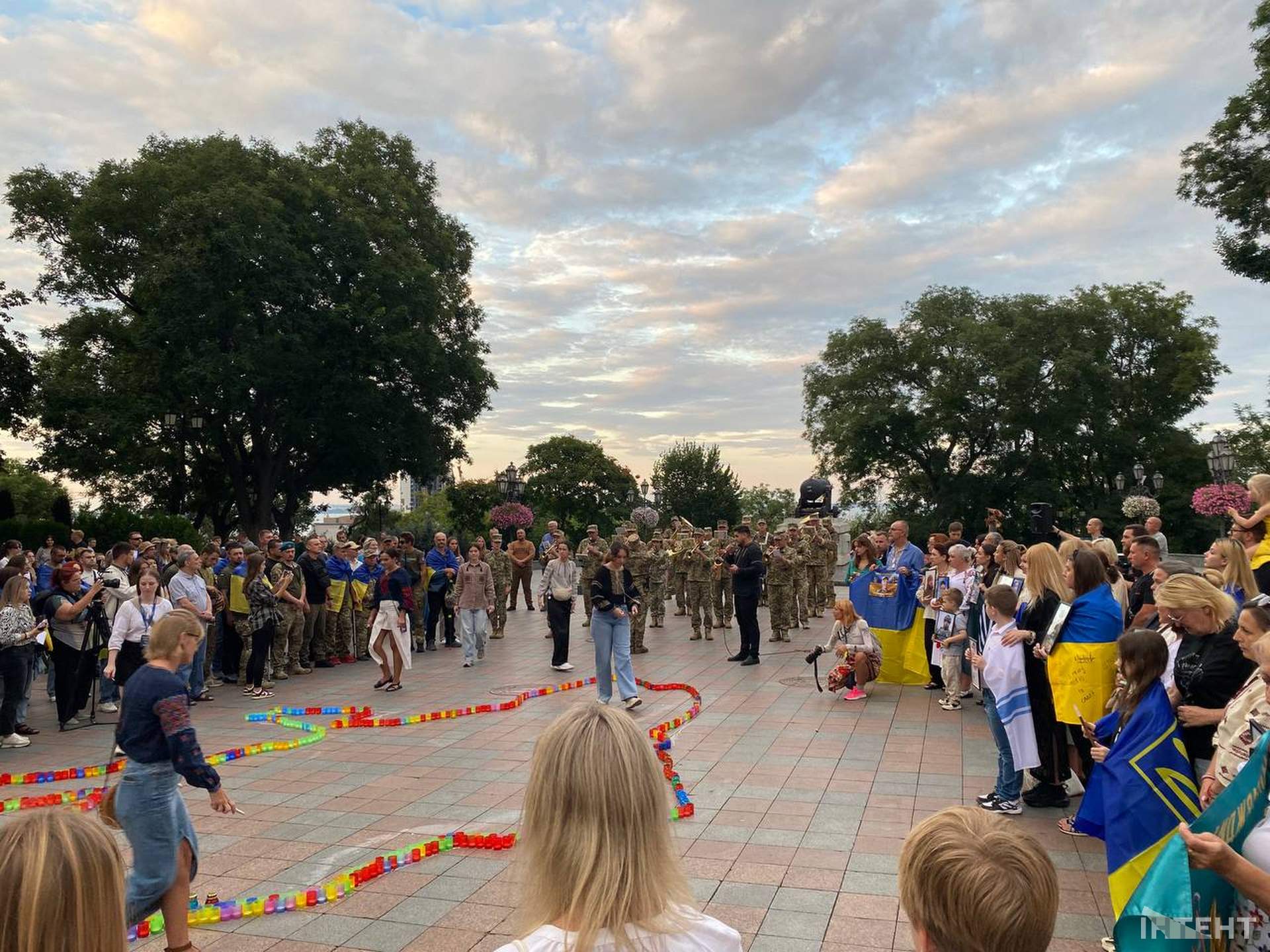 В центрі Одеси виклали свічками мапу України в пам'ять про загиблих героїв