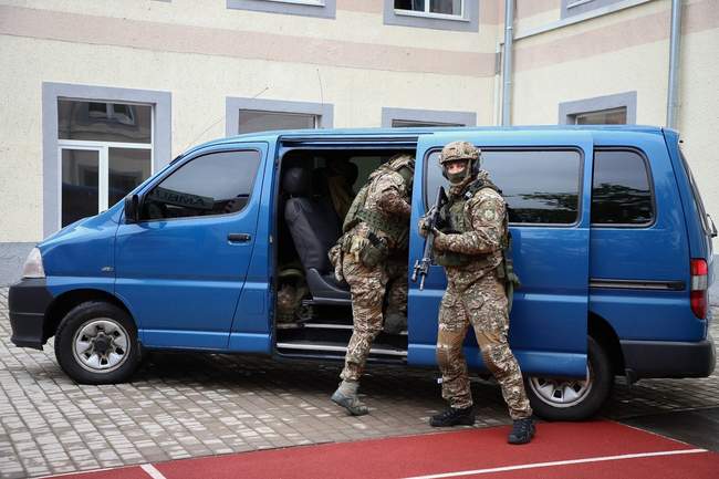 В Одесі правоохоронці штурмували гімназію заради навчань