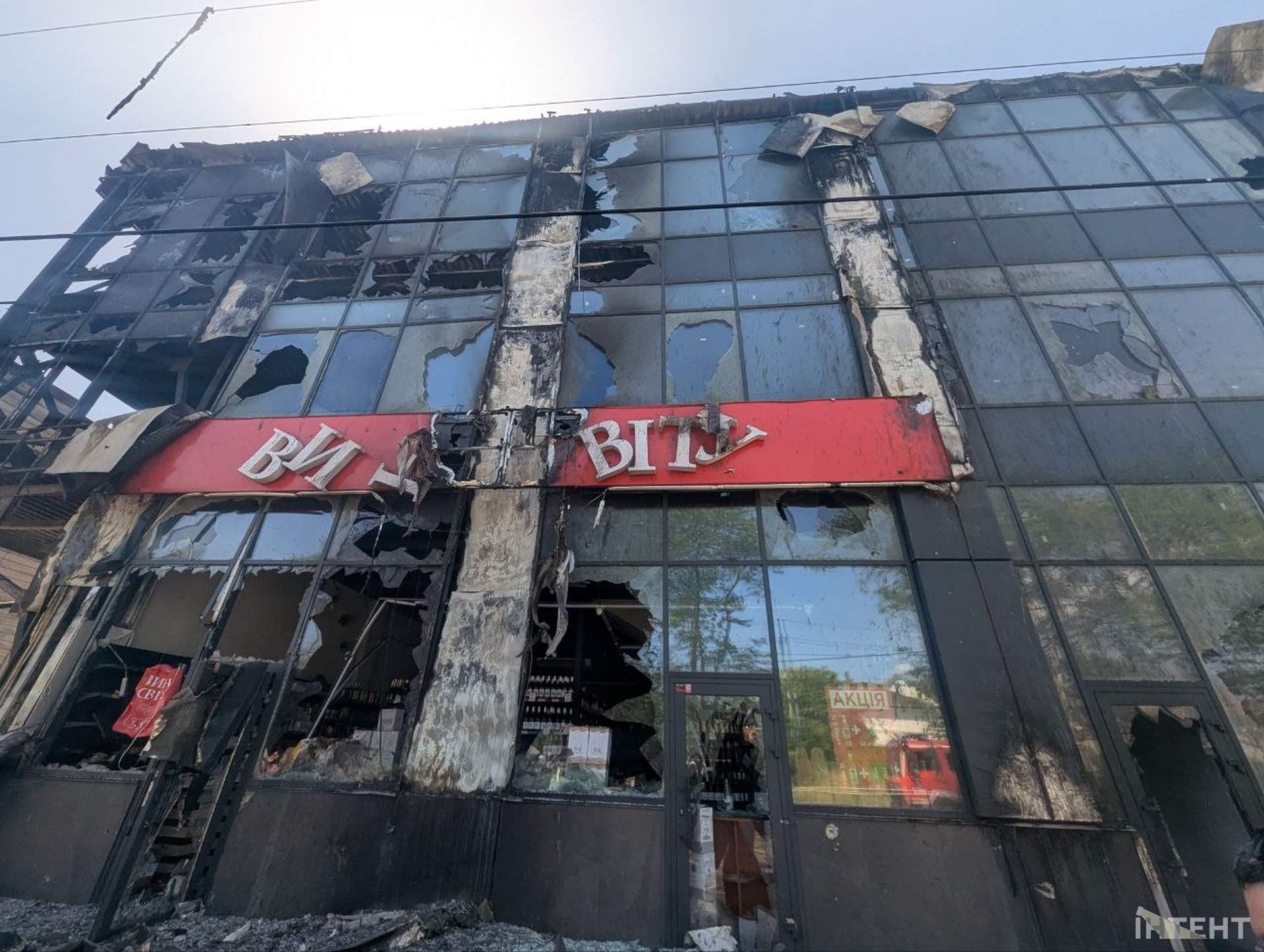 Війська рф атакували Одесу: постраждав торгівельний центр та Нова пошта