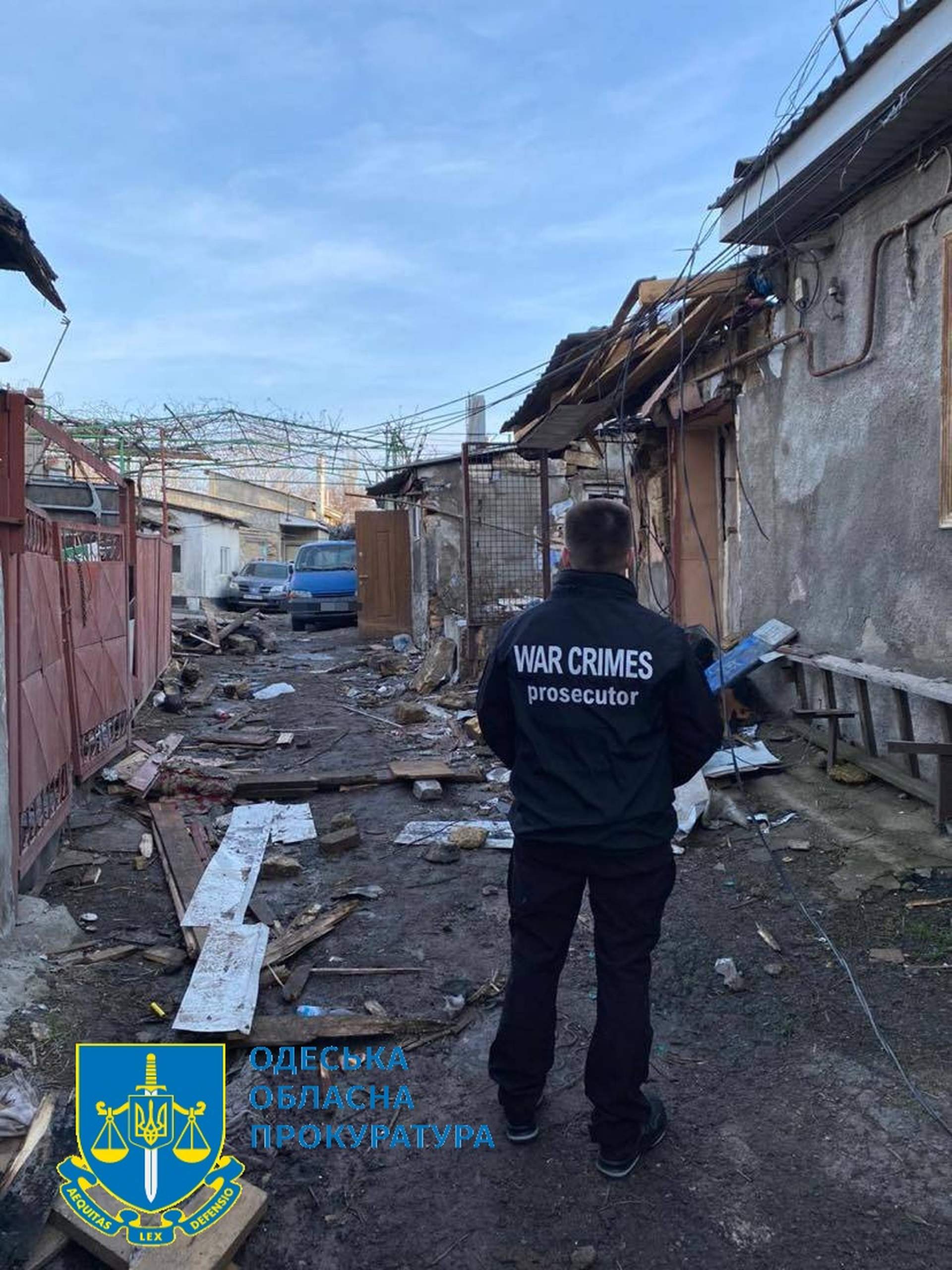 Одесит загинув від уламків дрона: місце трагедії у світлинах Інтента