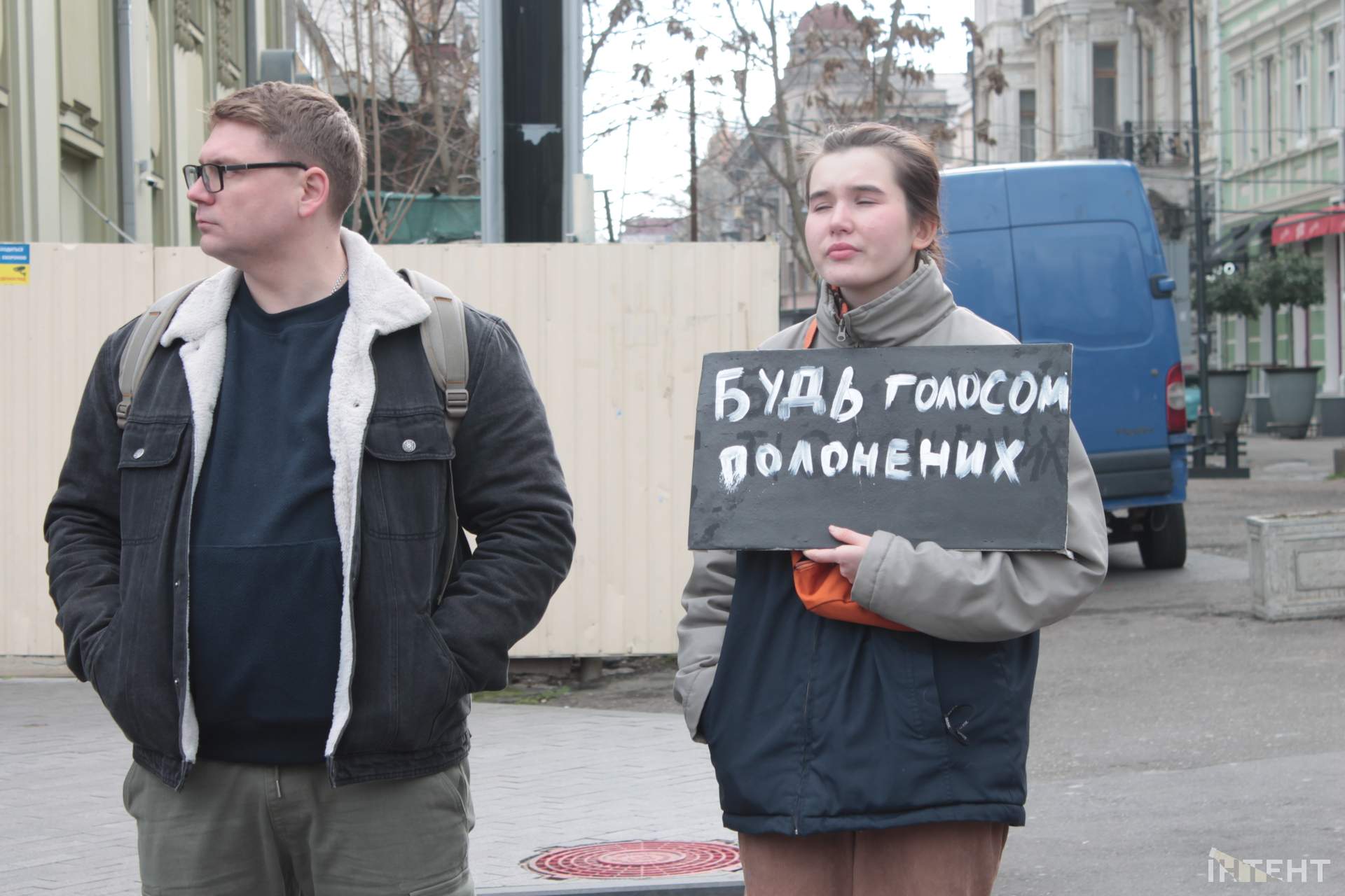 Одесити зібралися на акцію підтримки військовополонених в центрі міста