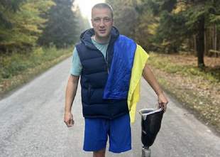 Ветеран АТО, який пішки йшов з Одеси до Яремче, зібрав 3 мільйони гривень