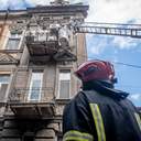 В Одесі під час пожежі в будинку рятувальники евакуювали людей та кота з собакою