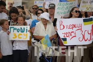 "В першу чергу - ЗСУ": в Одесі вже майже два тижні протестують проти несвоєчасних тендерів