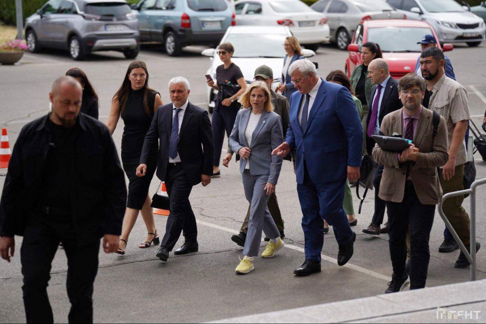 Голова МЗС Австрії вшанувала загиблих воїнів в Одесі