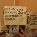 Сессия Одесского городского совета: одесситы с плакатами и листовки в сессионном зале