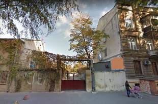 В центре Одессы оформляют землю фирме, которая продает там же квартиры в шестиэтажке