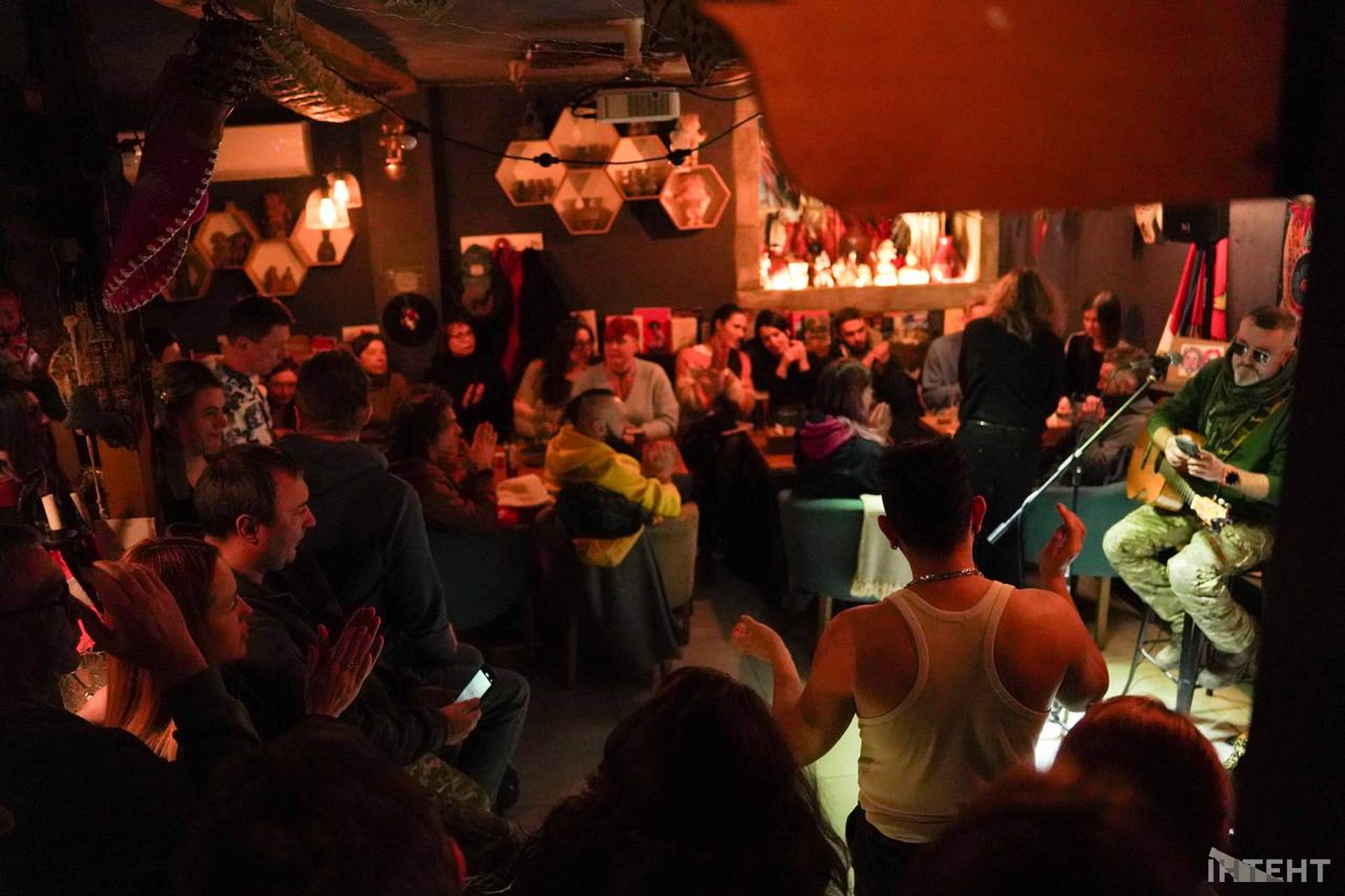 "Добрий ранок, Україно!": благодійний виступ фронтмена гурту "Нумер 482" в Одесі