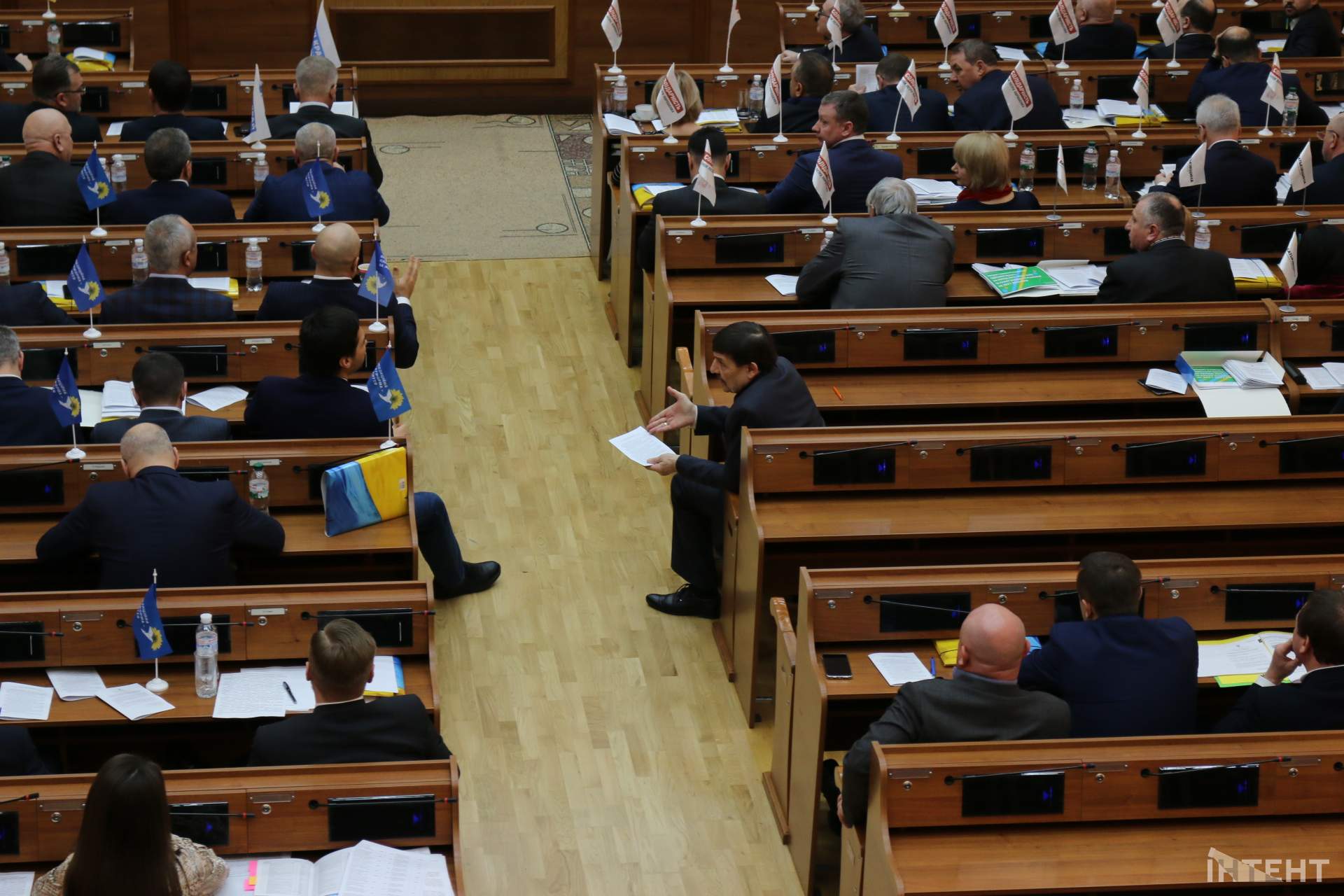Сесія Одеської обласної ради: мітинг ззовні і напруга всередині