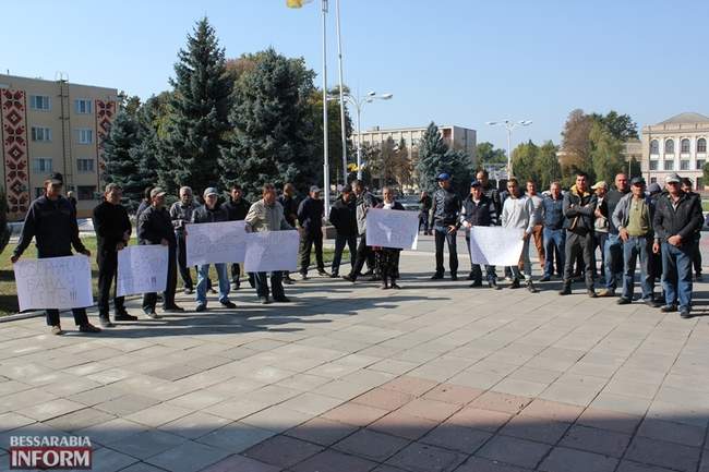 В Озерном Измаильского района жители требуют допустить в кабинет новоизбранного секретаря сельсовета