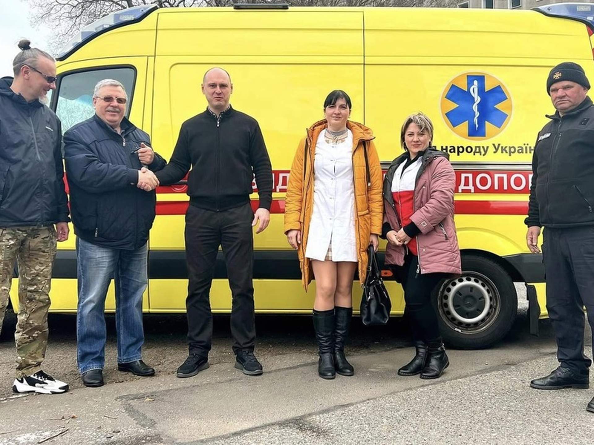 Коблівська громада отримала сучасну карету швидкої допомоги