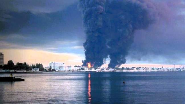 Пожежа на нафтобазі у Феодосії у 2024 році. ФОТО: krymr.com