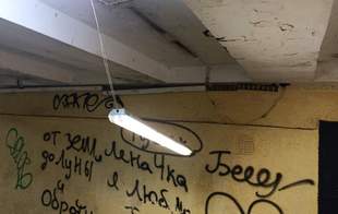 В Одесі вандали розбили лампи у підземному переході